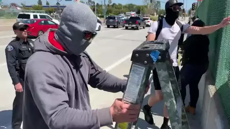 WLM Banner Drop Video 1 Costa Mesa California Twitter Apr 23 2022_Robert Wheldon Calls Reporter “Communist Trash”.mp4 _#40